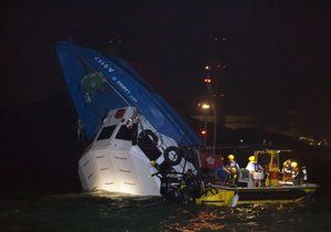 Chinese ferries crash on national Chinese day, killing 39