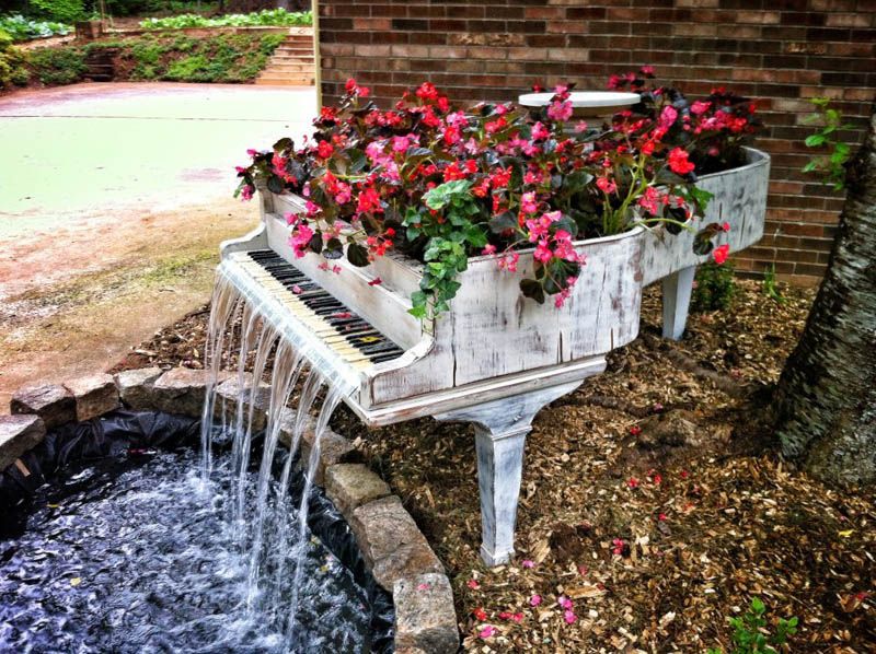 Use an old Piano as stunning a fountain