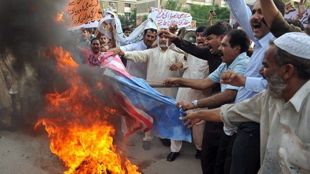 Pakistani Christian disses Muhammad -Muslims burn down Christian homes-