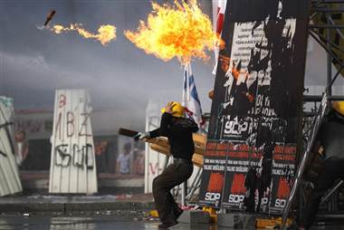 turkish protester with Molotov cocktail